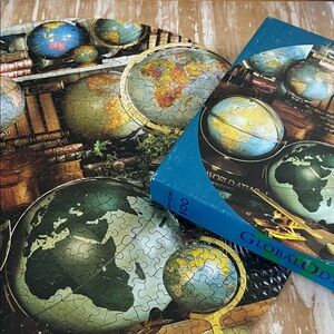 Global Odyssey World Atlas 500-Piece Jigsaw Puzzle - Vintage Globe Artwork